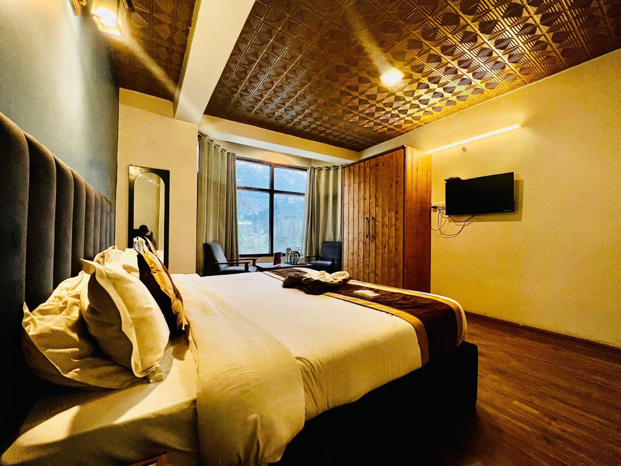 Hotel Green Link -#Near Volvo Bus Stand #Mountain View #River View #Open Terrace Manāli Екстериор снимка