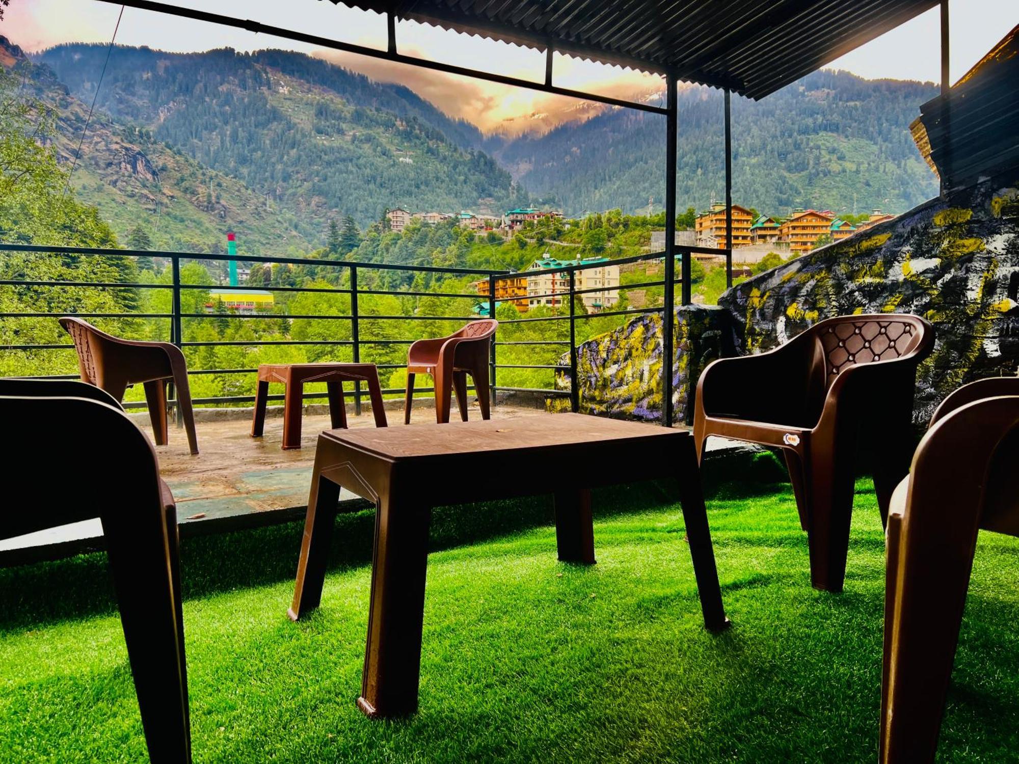 Hotel Green Link -#Near Volvo Bus Stand #Mountain View #River View #Open Terrace Manāli Екстериор снимка