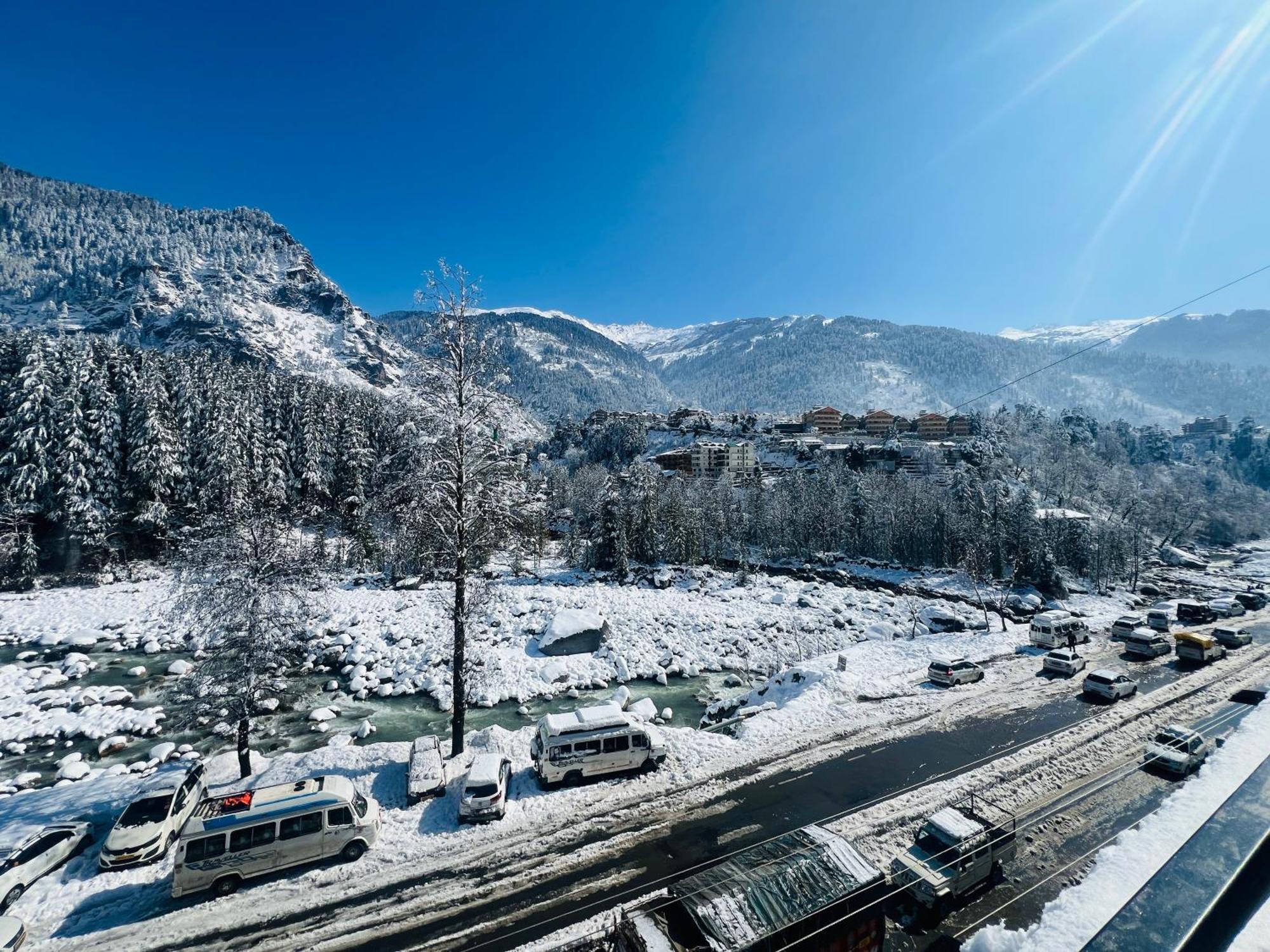 Hotel Green Link -#Near Volvo Bus Stand #Mountain View #River View #Open Terrace Manāli Екстериор снимка