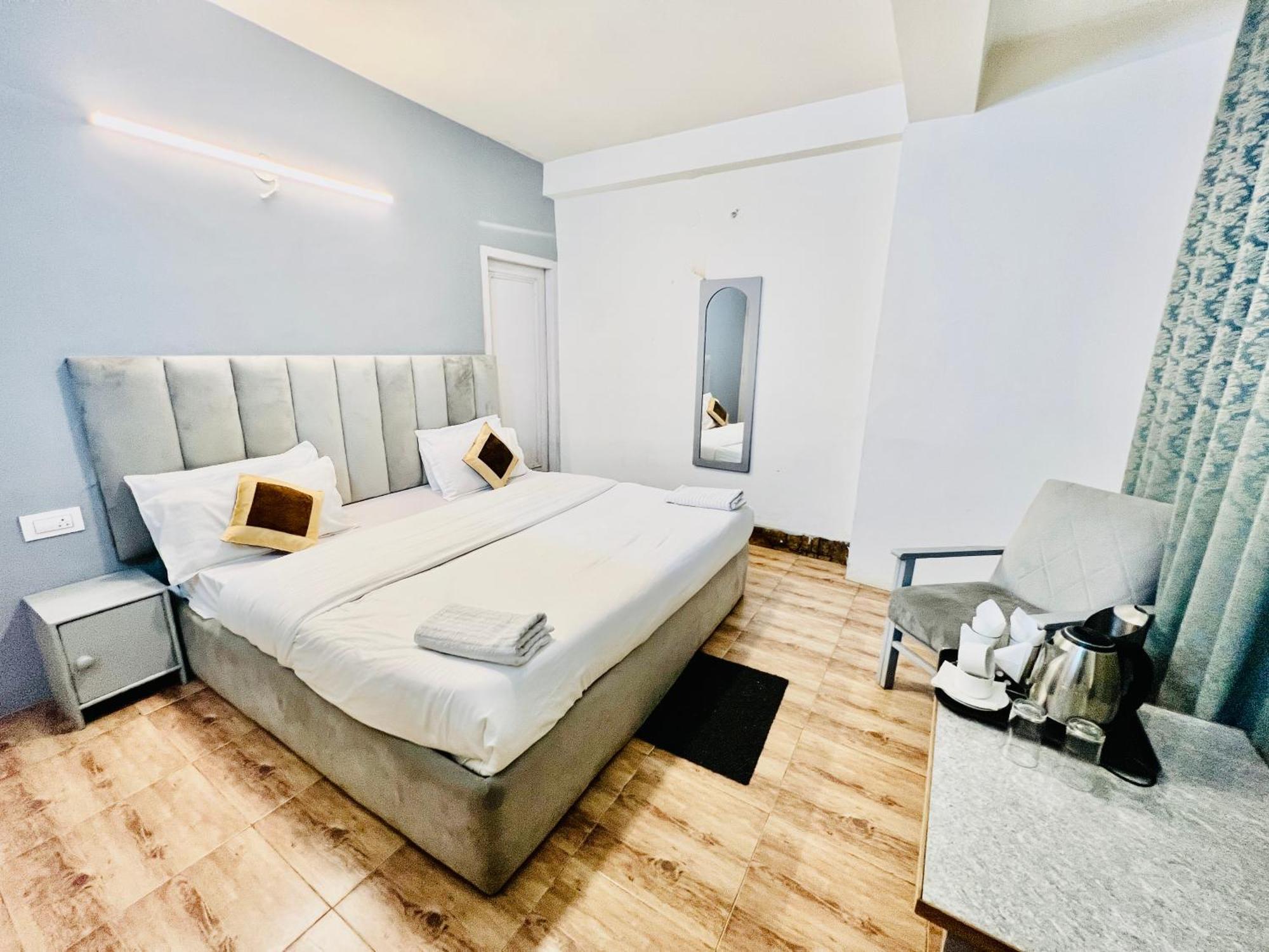Hotel Green Link -#Near Volvo Bus Stand #Mountain View #River View #Open Terrace Manāli Екстериор снимка