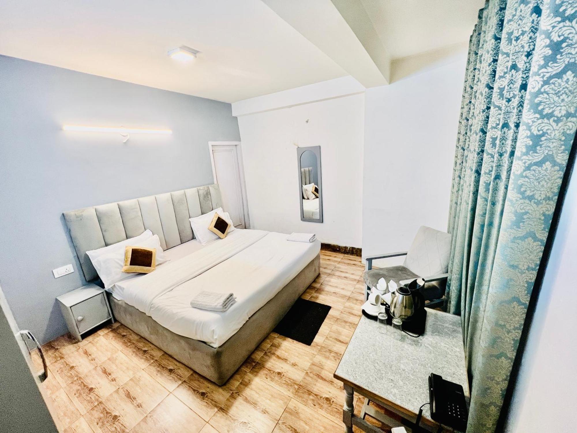 Hotel Green Link -#Near Volvo Bus Stand #Mountain View #River View #Open Terrace Manāli Екстериор снимка
