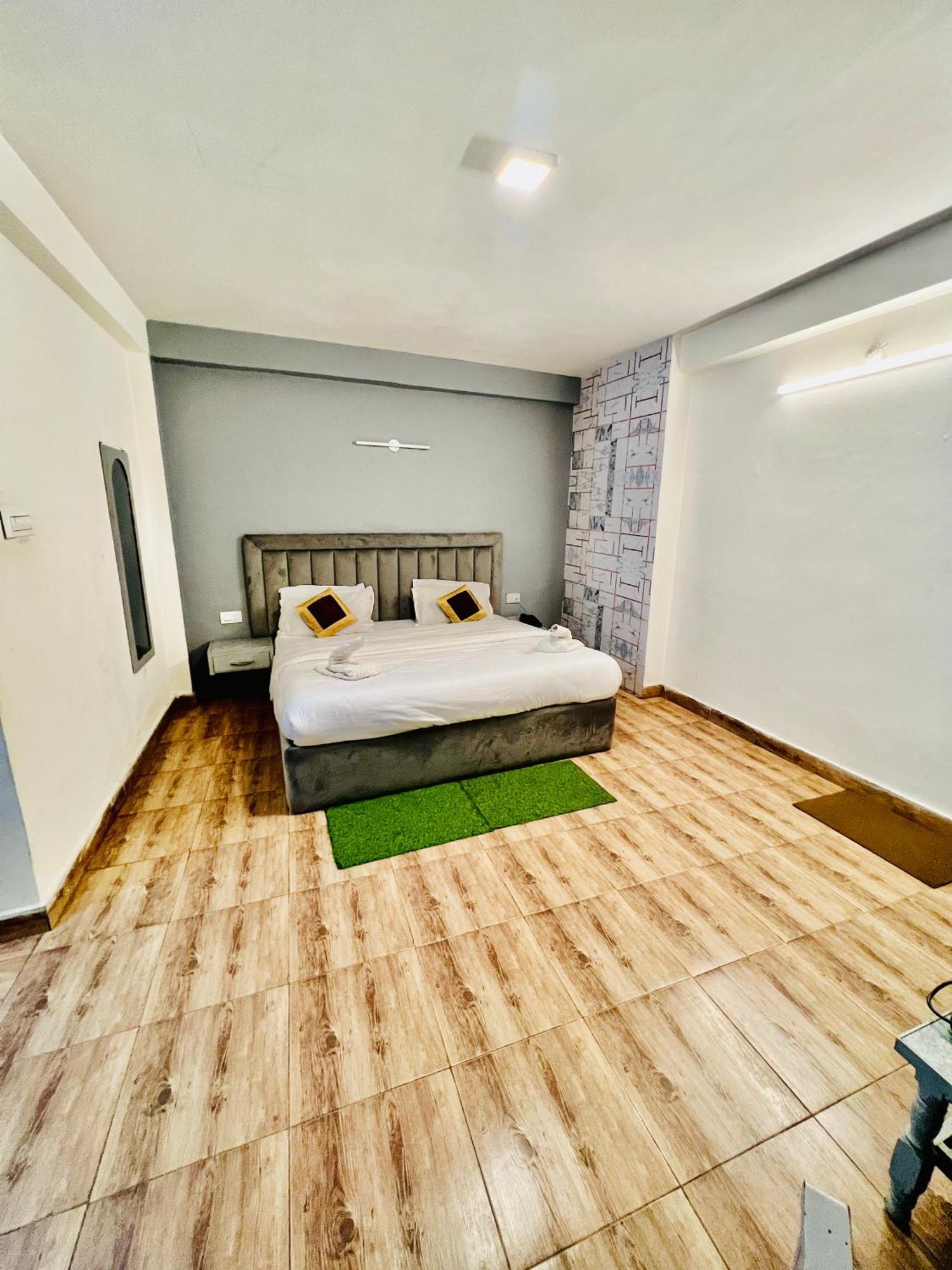 Hotel Green Link -#Near Volvo Bus Stand #Mountain View #River View #Open Terrace Manāli Екстериор снимка