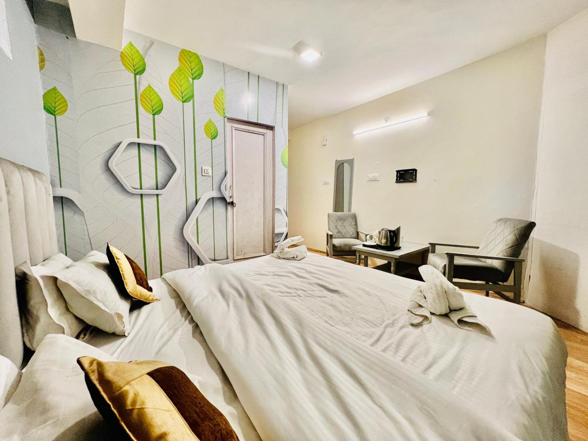 Hotel Green Link -#Near Volvo Bus Stand #Mountain View #River View #Open Terrace Manāli Екстериор снимка