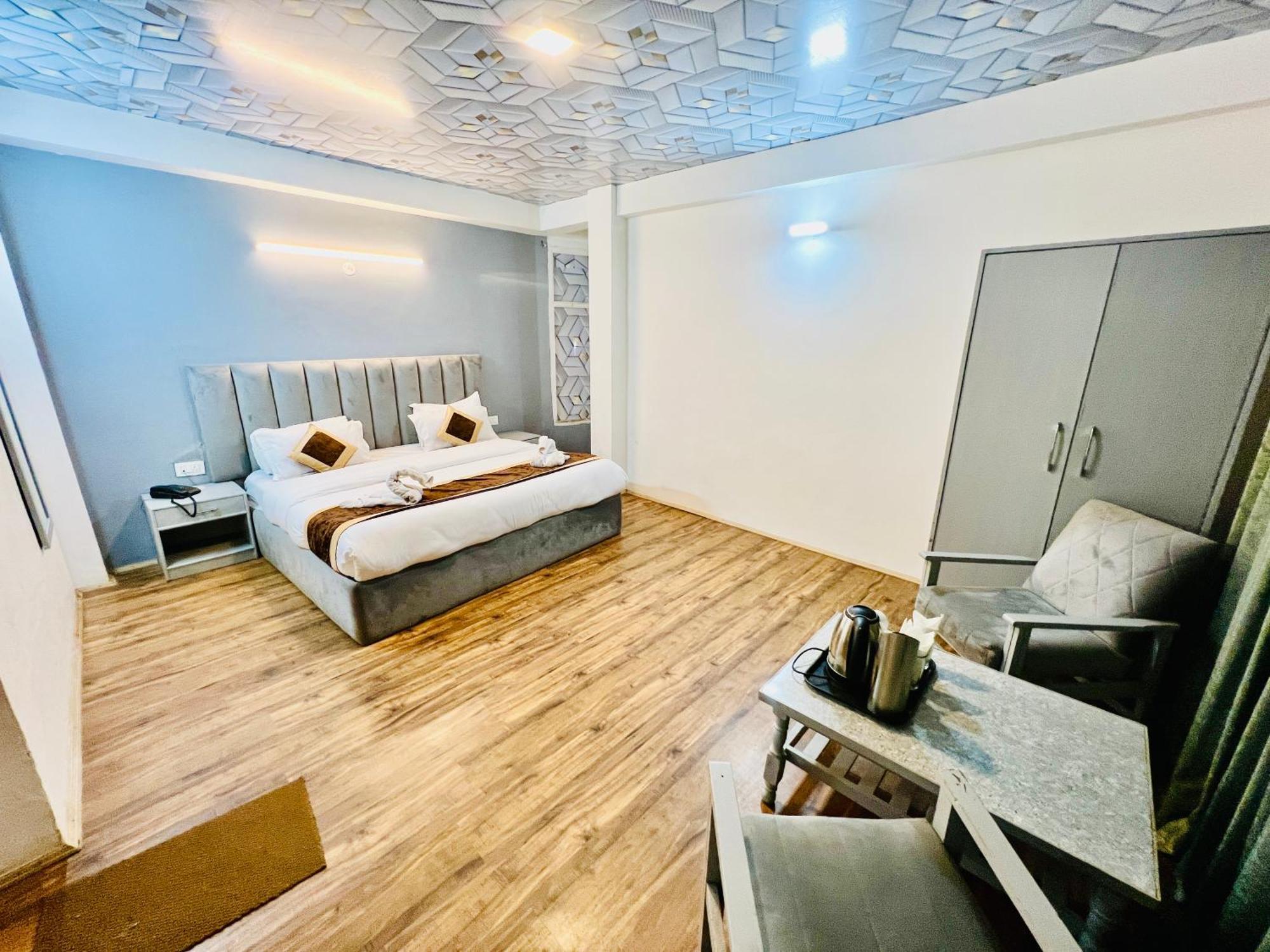 Hotel Green Link -#Near Volvo Bus Stand #Mountain View #River View #Open Terrace Manāli Екстериор снимка