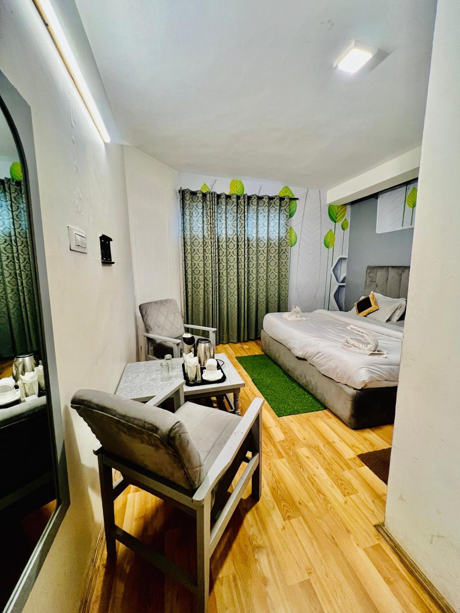 Hotel Green Link -#Near Volvo Bus Stand #Mountain View #River View #Open Terrace Manāli Екстериор снимка