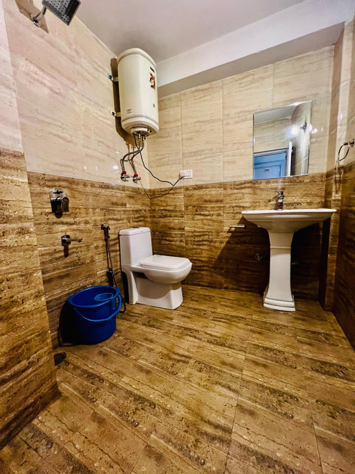 Hotel Green Link -#Near Volvo Bus Stand #Mountain View #River View #Open Terrace Manāli Екстериор снимка